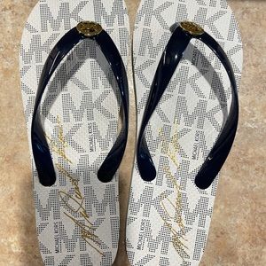 Michael Kors Flip Flops Size 10M Navy Blue/white😍